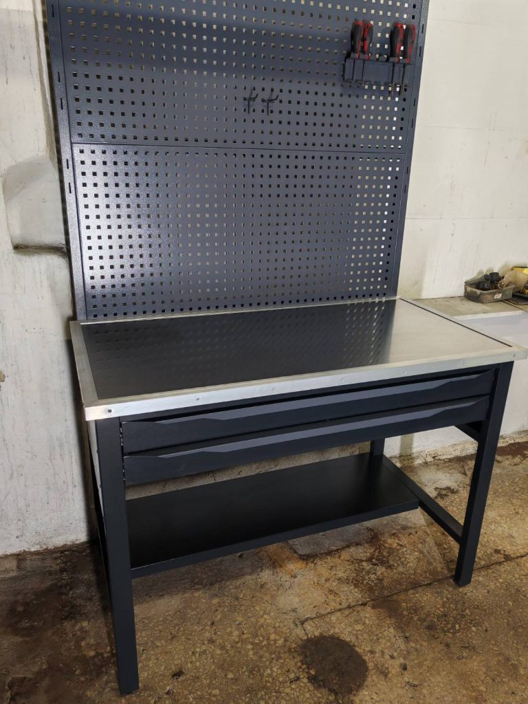 compact-workbench-two-drawers